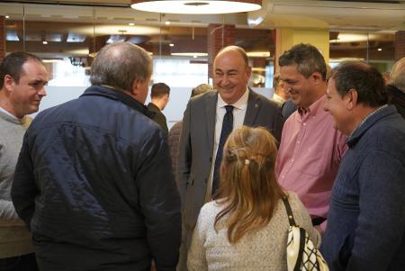 Los alcaldes de la provincia "brindan" con la Corporación Provincial en el tradicional vino de Navidad