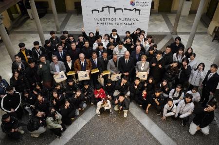 El presidente de la Diputación recibe al mejor equipo del mundo en exhibición de taekwondo
