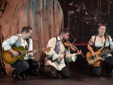 El violín de Jorge Guillén ‘Strad’ aterriza con alas de ‘Ícaro’ en el Teatro Juan Bravo para ofrecer un espectáculo musical para todos los...