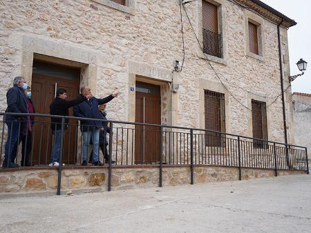 El presidente de la Diputación comprueba la mejoría del estado y aspecto de los pueblos gracias a las inversiones en pavimentación realizadas...