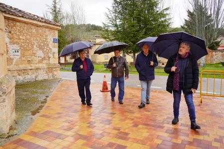 El presidente de la Diputación comprueba la mejoría del estado y aspecto de los pueblos gracias a las inversiones en pavimentación realizadas...