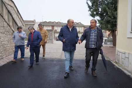 El presidente de la Diputación comprueba la mejoría del estado y aspecto de los pueblos gracias a las inversiones en pavimentación realizadas...