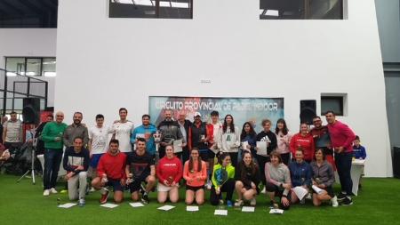 Quique Cataldo y Patricio Belluati, por un lado, y Sara Pérez y Ruth Gómez, por otro, triunfan en la tercera jornada del Circuito Provincial...