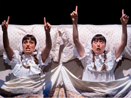 Las cuatrillizas de Valquiria Teatro reflexionan acerca de ‘El día más feliz de nuestra vida’ sobre el escenario del Teatro Juan Bravo