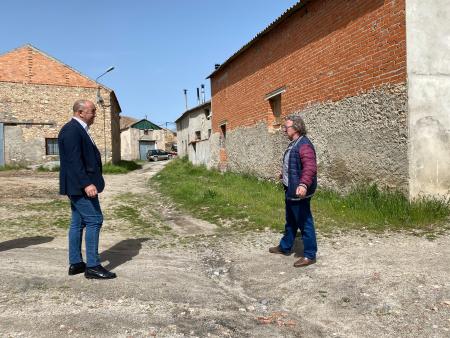 Los alcaldes de Añe y Migueláñez agradecen, en la visita del presidente de la Diputación a sus pueblos, que las ayudas del PAIMP les hayan...