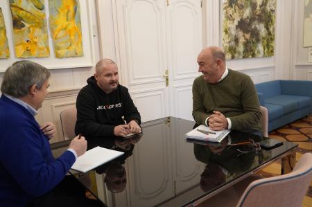 Miguel Ángel de Vicente repasa la actualidad de Fuenterrebollo, Otero de Herreros, Ayllón y Navalmanzano junto a sus regidores