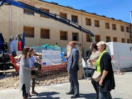 El presidente de la Diputación visita las obras del CSS La Fuencisla y felicita a la residente María Peñas por su 101 cumpleaños